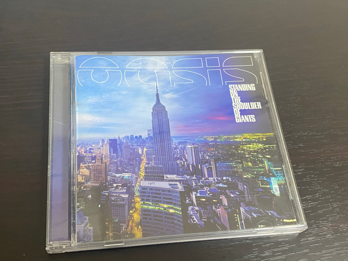 oasis「Standing on the Shoulder of Giants」のジャケット