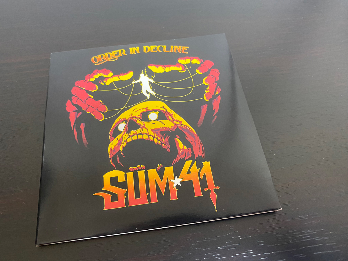 SUM41「13 Voices」のジャケット