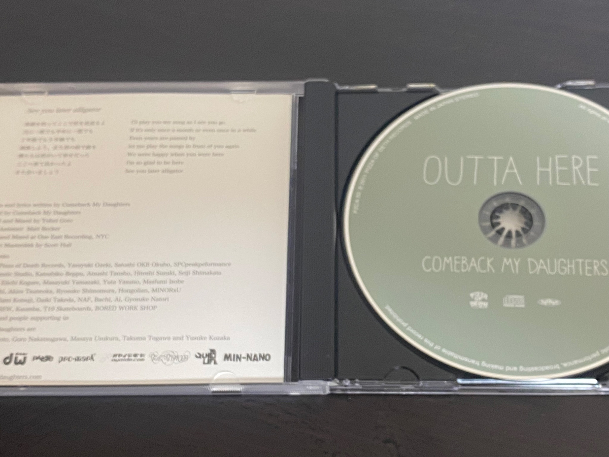 COMEBACK MY DAUGHTERS「OUTTA HERE」の収録曲