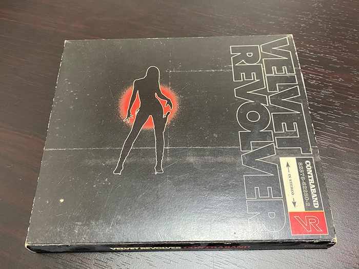 Velvet Revolver「Contraband」のジャケット