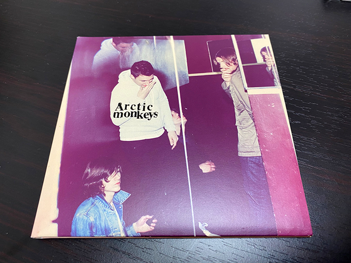 Arctic Monkeys「Humbug（ハムバグ）」のジャケット