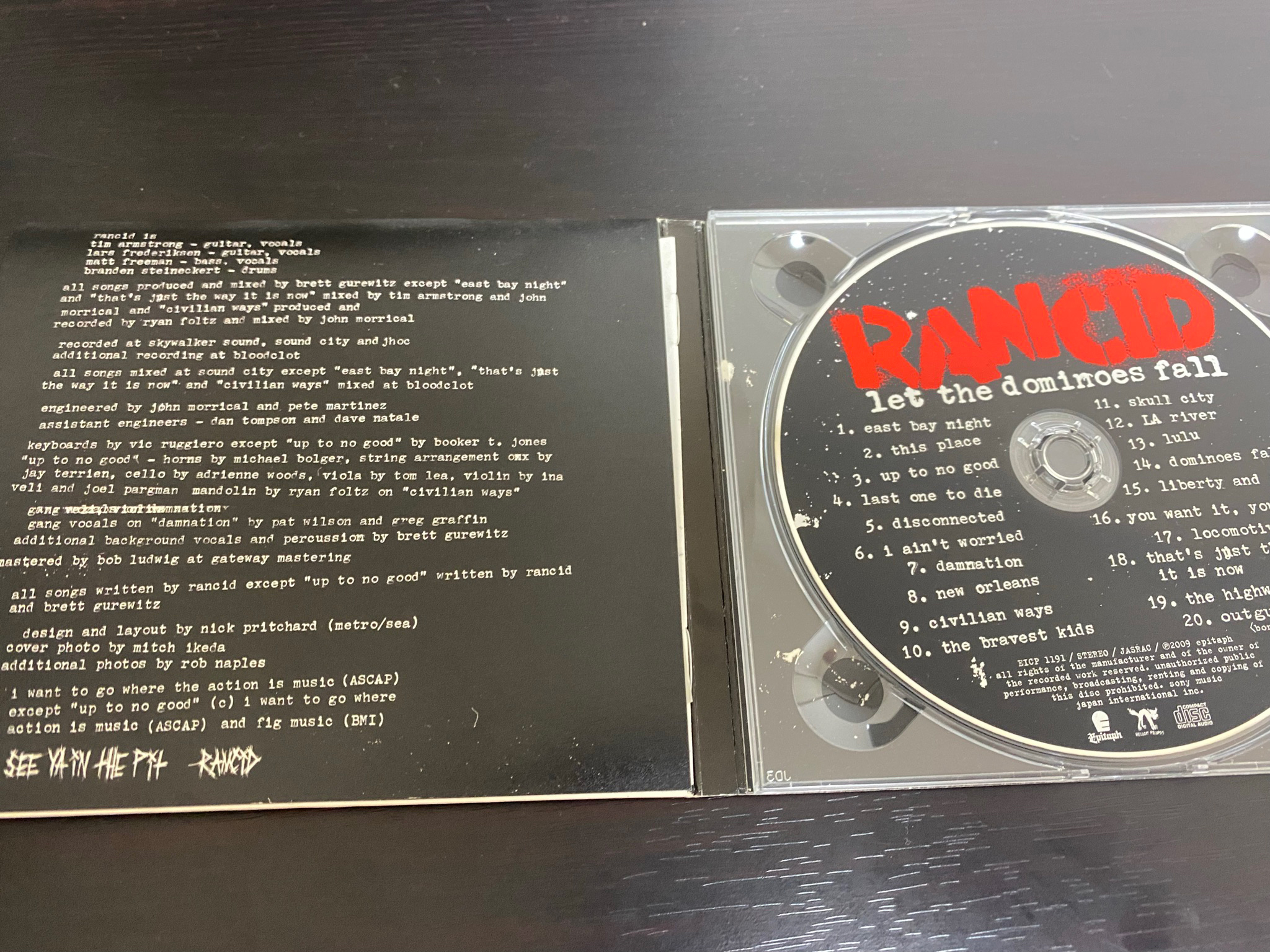 RANCID「Let The Dominoes Fall」（ランシド レット・ザ・ドミノズ・フォール）の収録曲