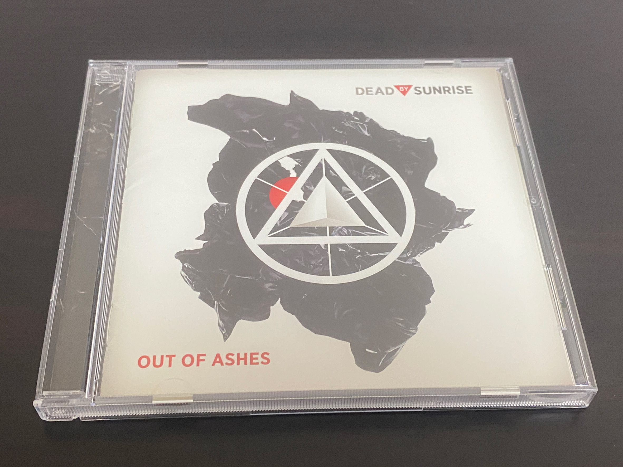 DEAD BY SUNRISE「OUT OF ASHES」のジャケット