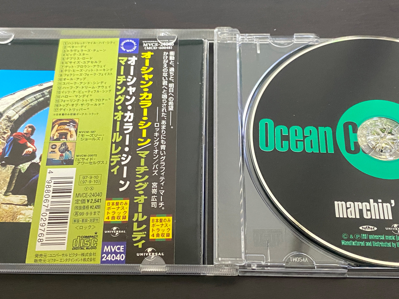 Ocean Colour Scene「Marchin’ Already」の収録曲